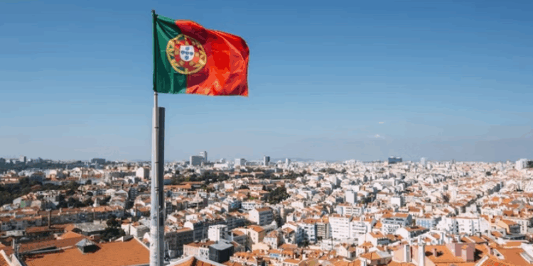 Portugal vai escolher imigrantes a dedo e só conceder visto de procura de trabalho a profissionais altamente qualificados