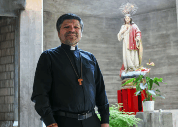 Primeiro padre brasileiro a assumir paróquia no coração de Lisboa promove igreja para todos