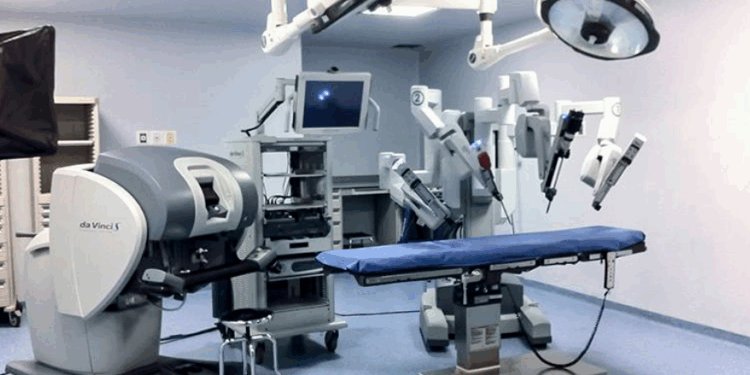 Primeira cirurgia robótica na África acaba de ser realizada a partir dos EUA