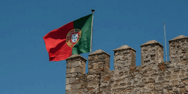 Governo português quer impedir que brasileiros e timorenses entrem no país como turistas e peçam autorizações de residência