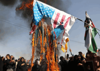 Irã ameaça retaliar: “Todo americano na região é um alvo”, diz TV estatal após ataque dos EUA