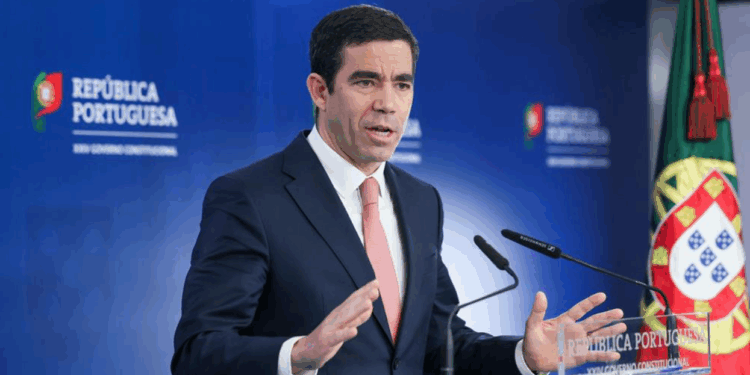 Reagrupamento Familiar terá mais exigências: só após dois anos de residência e com pedido feito fora de Portugal