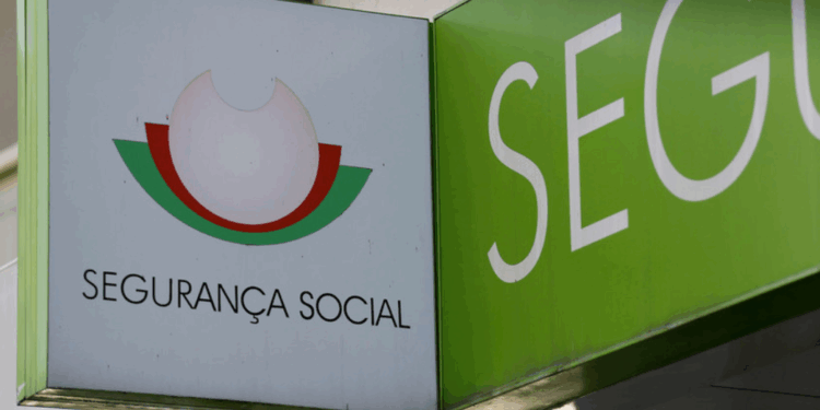 Polícia Judiciária prende 45 suspeitos por fraude e desvio de benefícios da Segurança Social em Portugal