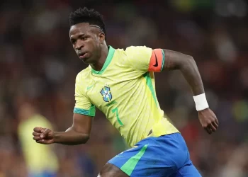 Justiça da Espanha condena quatro torcedores  por crime de ódio contra Vinicius Jr