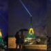 Torre Eiffel ganha as cores do Brasil em homenagem à visita de Lula a Paris