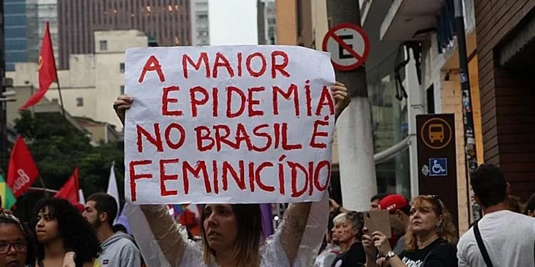 Brasil tem dez mulheres assassinadas por dia segundo relatório do Atlas da Violência 2025