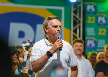 Ex-presidente Bolsonaro é levado às pressas para Brasília após passar mal durante evento em Goiás