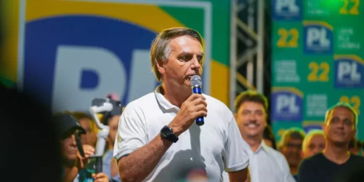Ex-presidente Bolsonaro é levado às pressas para Brasília após passar mal durante evento em Goiás