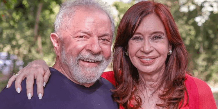 Lula visita Cristina Kirchner em prisão domiciliar na Argentina e evita encontro Milei
