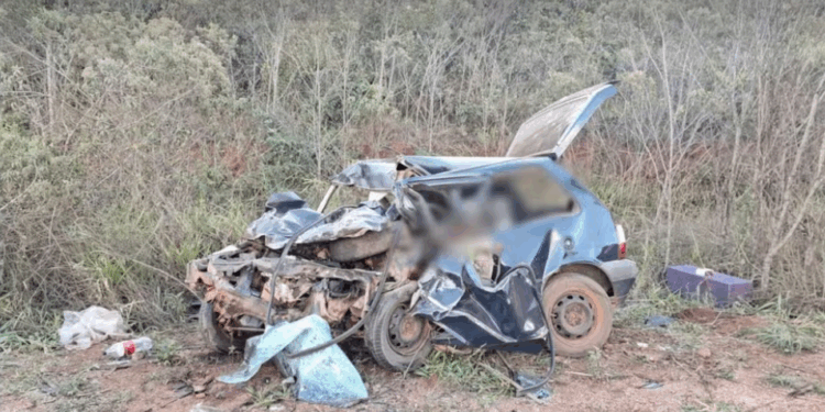 Acidente na LMG-677 em Minas Gerais mata casal e filha após caminhonete perder controle