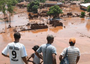 Tragédia de Mariana: atingidos começam a receber auxílio mensal após 10 anos do rompimento da barragem