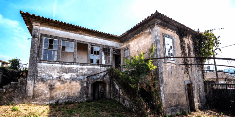 720 mil casas vazias e abandonadas em Portugal: a tragédia invisível da crise habitacional