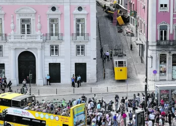 Cabo rompido foi a causa de acidente com bondinho em Portugal que matou 16 pessoas