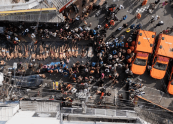 Deslocamento difícil: famílias de outros estados lutam para chegar ao Rio e identificar mortos