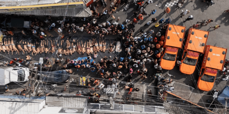 Deslocamento difícil: famílias de outros estados lutam para chegar ao Rio e identificar mortos