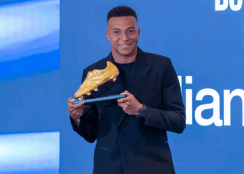 Mbappé conquista a Chuteira de Ouro e reforça ambição: “Quero ganhar tudo com o clube”