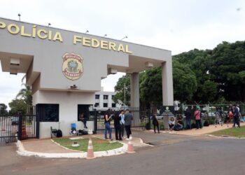 “Todo mundo sabe o que ele fez”, diz Lula sobre prisão de Bolsonaro