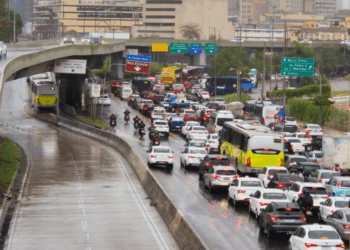 Chuvas fortes voltam a atingir a Grande BH e Defesa Civil alerta para risco de deslizamentos