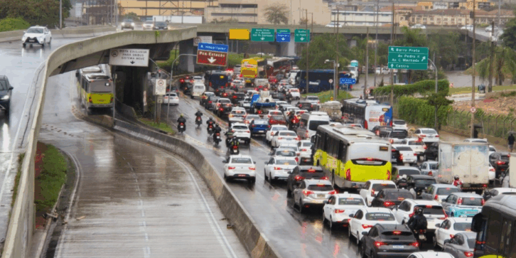 Chuvas fortes voltam a atingir a Grande BH e Defesa Civil alerta para risco de deslizamentos