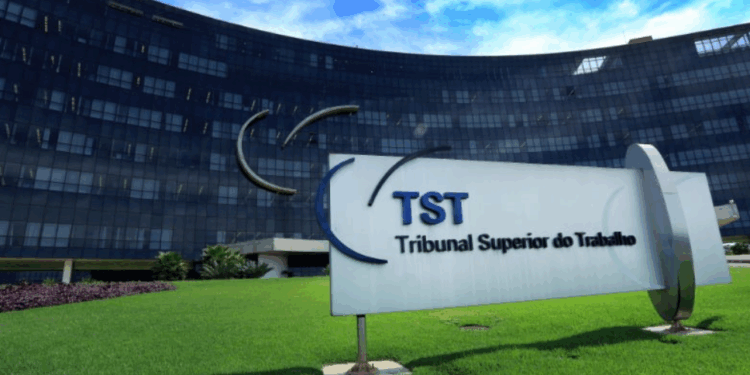 TST mantém condenação de empresas por assédio moral e sexual contra operador de máquinas