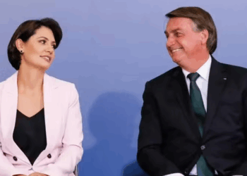 Michelle Bolsonaro visita ex-presidente Jair Bolsonaro na PF em Brasília