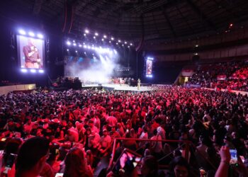 Dupla Zé Neto & Cristiano interrompem show no Porto após homem agredir mulher com soco na cara