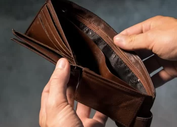 Mais de dois milhões de portugueses vivem em risco de pobreza, aponta novo relatório