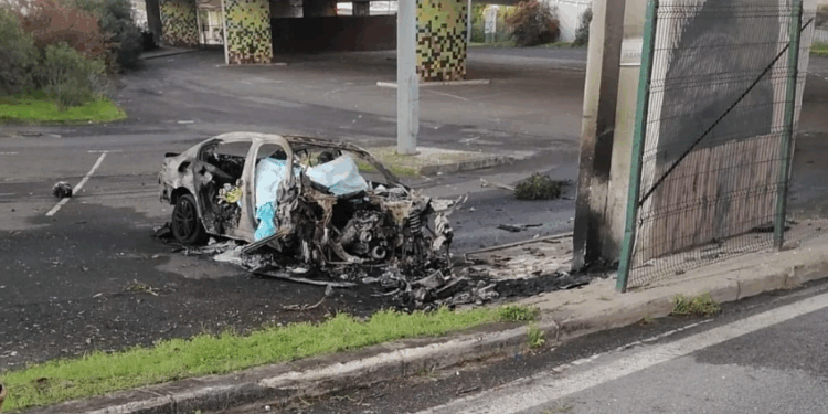 Seis jovens morrem carbonizados após carro capotar e pegar fogo em Lisboa