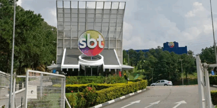 SBT volta atrás e retira do ar especial de Natal com Zezé Di Camargo