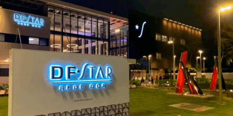 Bolsonaro passa por cirurgia após crise de soluço