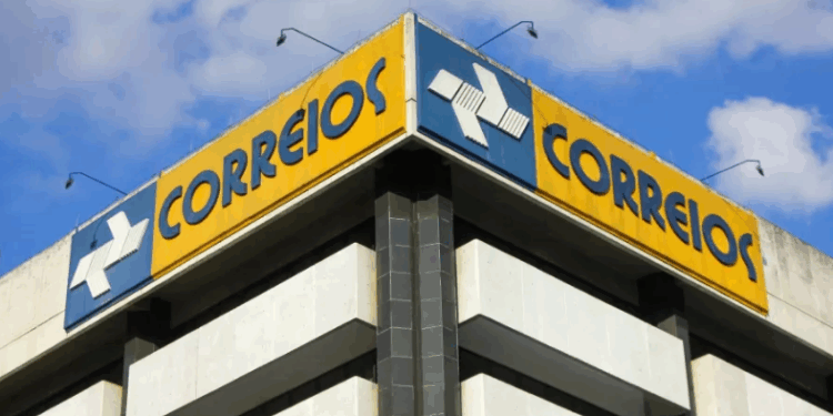 Correios assinam empréstimo de R$ 12 bilhões com garantia federal