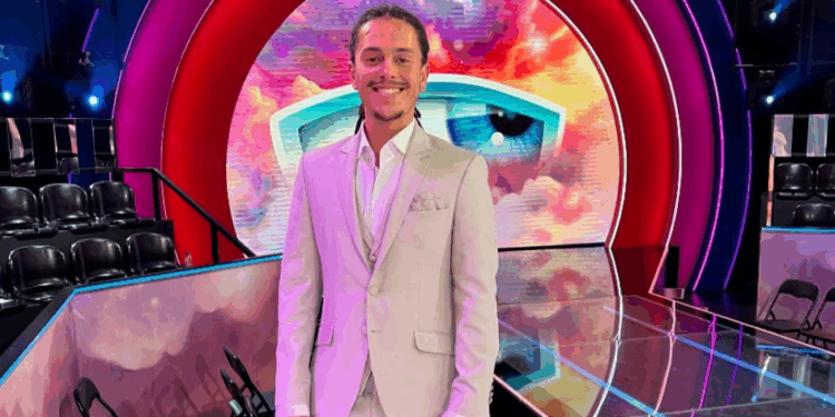 Brasileiro de 26 anos ex-participante de reality em Portugal desaparece misteriosamente em praia de Nazaré