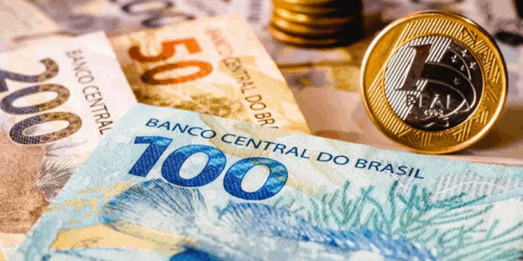 Novo salário mínimo de R$ 1.621 entra em vigor no Brasil em 2026