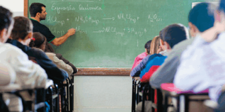 Minas Gerais consolida liderança na educação em 2026 com foco em tecnologia e ensino integral