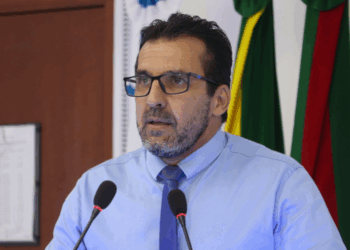 PEGO NO FLAGRA: Família monta ‘vigília’ e pega vereador saindo de motel com suposta amante