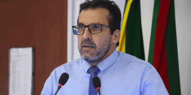 PEGO NO FLAGRA: Família monta ‘vigília’ e pega vereador saindo de motel com suposta amante