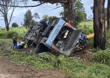 Acidente na BR-365 deixa seis mortos e dezenas de feridos; ônibus não tinha licença obrigatória