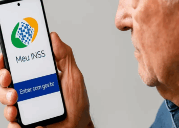 Lula sanciona lei que proíbe descontos automáticos em benefícios do INSS