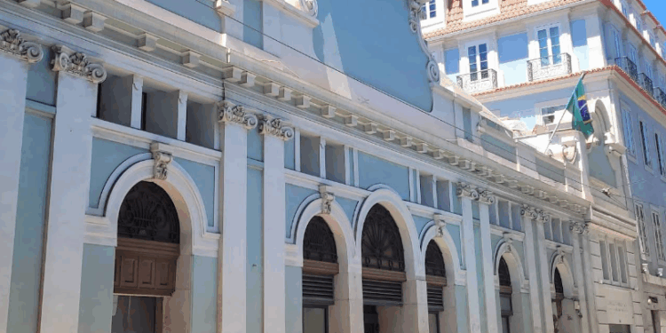 Consulado do Brasil em Lisboa bate recorde e torna-se o maior da Europa