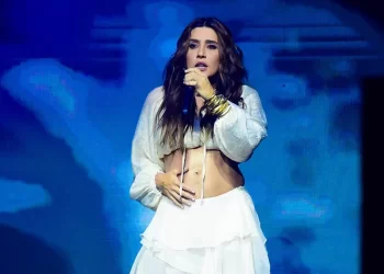 Lauana Prado anuncia gravidez do primeiro filho durante show no Rio de Janeiro