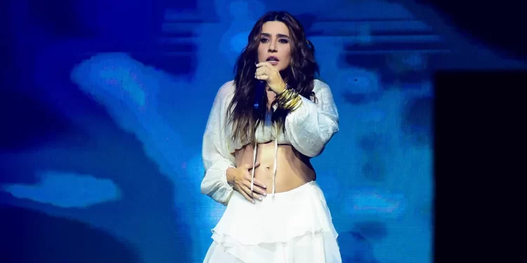 Lauana Prado anuncia gravidez do primeiro filho durante show no Rio de Janeiro