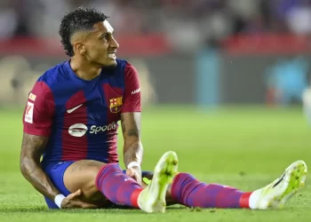 Lesão de Raphinha afasta atacante do Barcelona em partidas decisivas