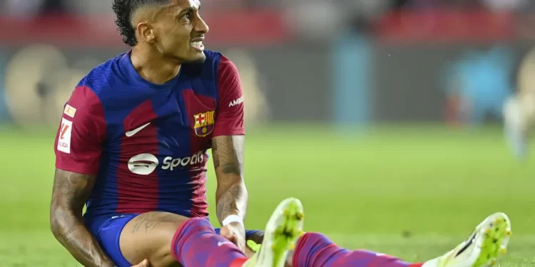 Lesão de Raphinha afasta atacante do Barcelona em partidas decisivas