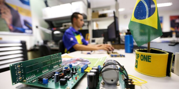 Ensino técnico avança no Brasil e matrículas crescem mais de 68% em cinco anos