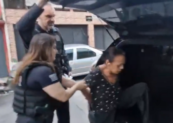 Piloto preso por pedofilia pagava mães e avós para abusar de meninas