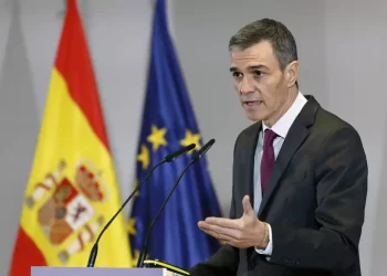 Espanha surpreende e adota política de portas abertas para imigrantes irregulares
