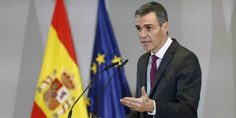 Espanha surpreende e adota política de portas abertas para imigrantes irregulares