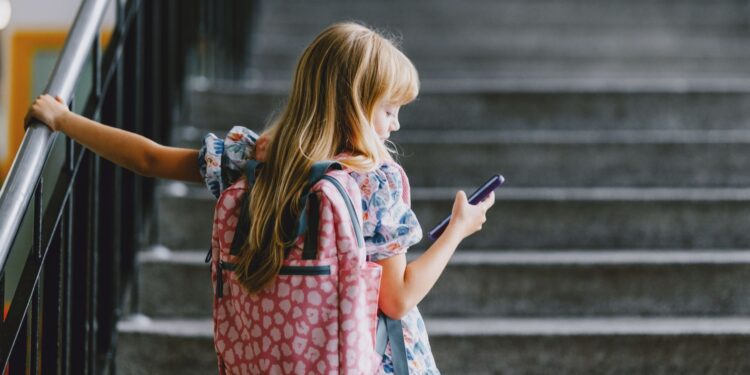 Portugal avalia proibição de redes sociais para menores de 16 anos