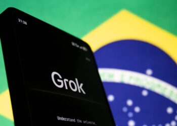 Rede social X enfrenta fiscalização no Brasil por imagens sexuais geradas pelo Grok