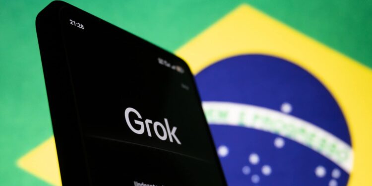 Rede social X enfrenta fiscalização no Brasil por imagens sexuais geradas pelo Grok
